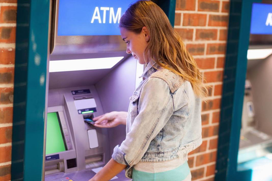 ATM'ler kartınızı anında yutacak! Para çekerken bu hatayı yapan hapı yuttu 5